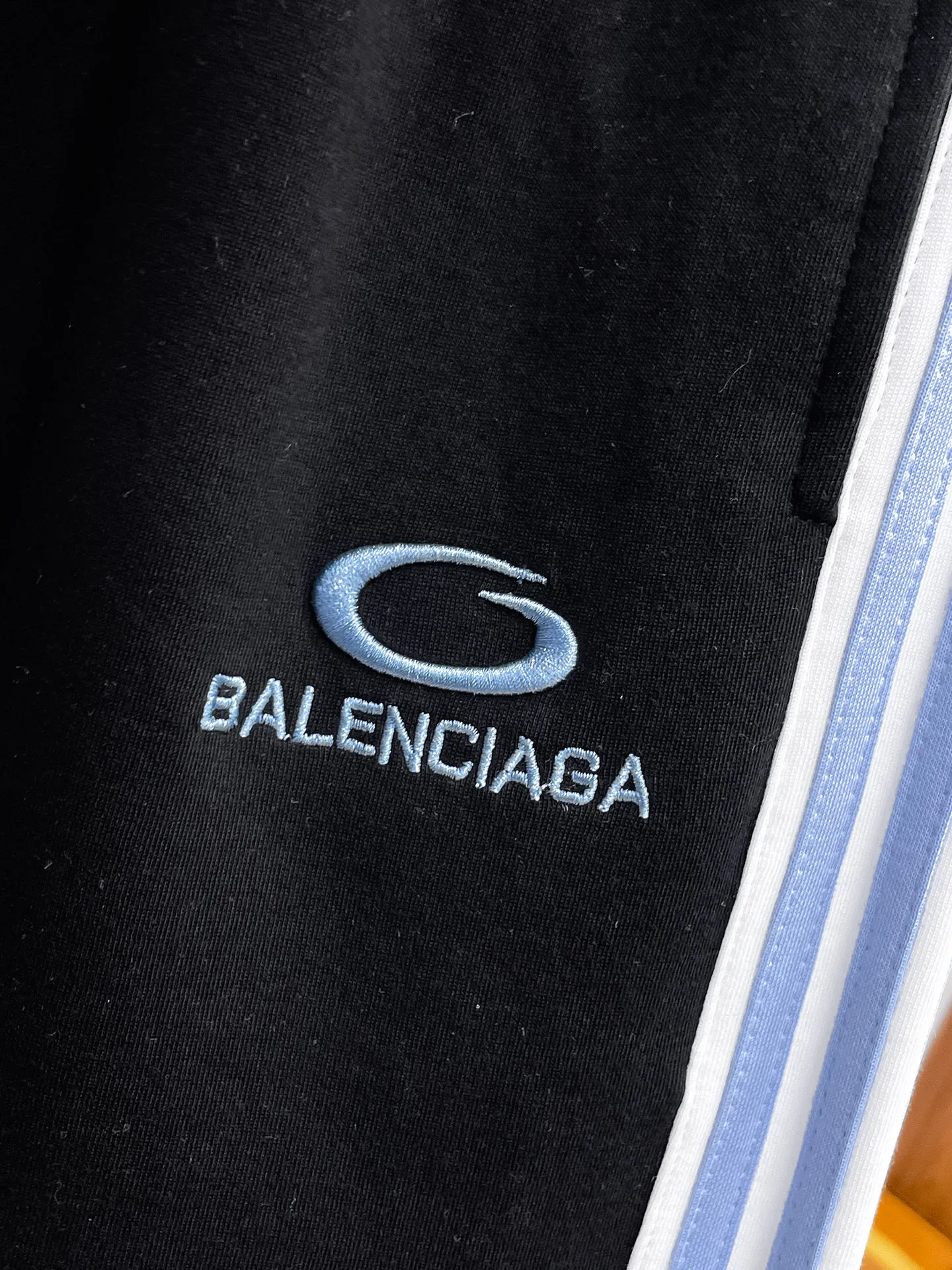 Balenciaga's three-standard complete 2026 summer New Arrival men's casual shorts, advanced custom-made Breathable fabric, Breathable fabric, extremely stretchy and comfortable, impeccable details, top-grade accessories, original logo design concept, delicate and soft feel! The upper body fit is awesome! Size: M-XXXL Please state your height and weight when ordering